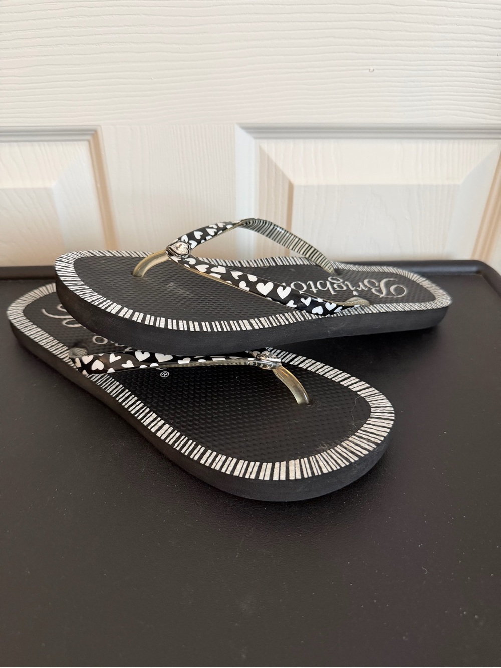Brighton Black Heart-Print Flip Flop Sandals. Size 8